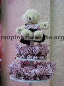 festa rosa e marrom de 1 ano com ursinho decorado