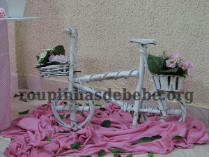 enfeites da festa marrom e rosa provencal