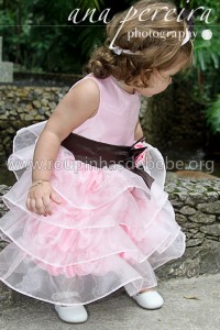 vestido marrom e rosa bailarina