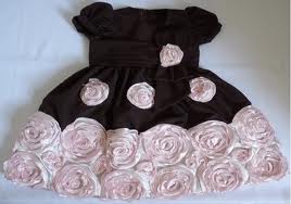 vestido marrom e rosa da minnie com flores