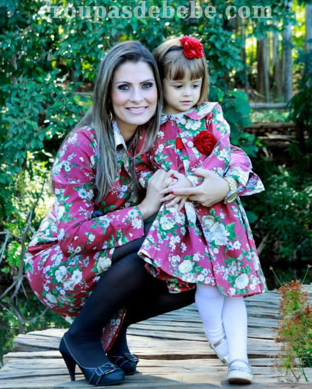 moda mae e filha floral pink